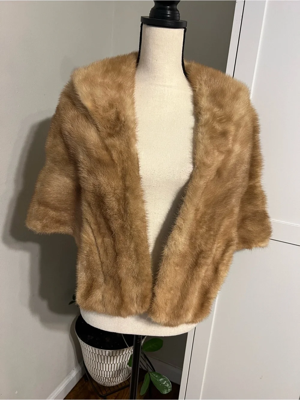 Vintage Luxurious Faux Fur Tan Shoulder Wrap